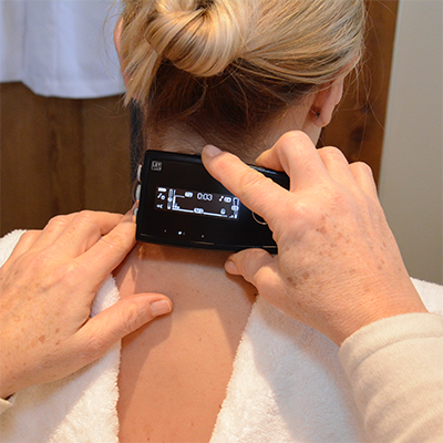 Cosmodic therapy device in use